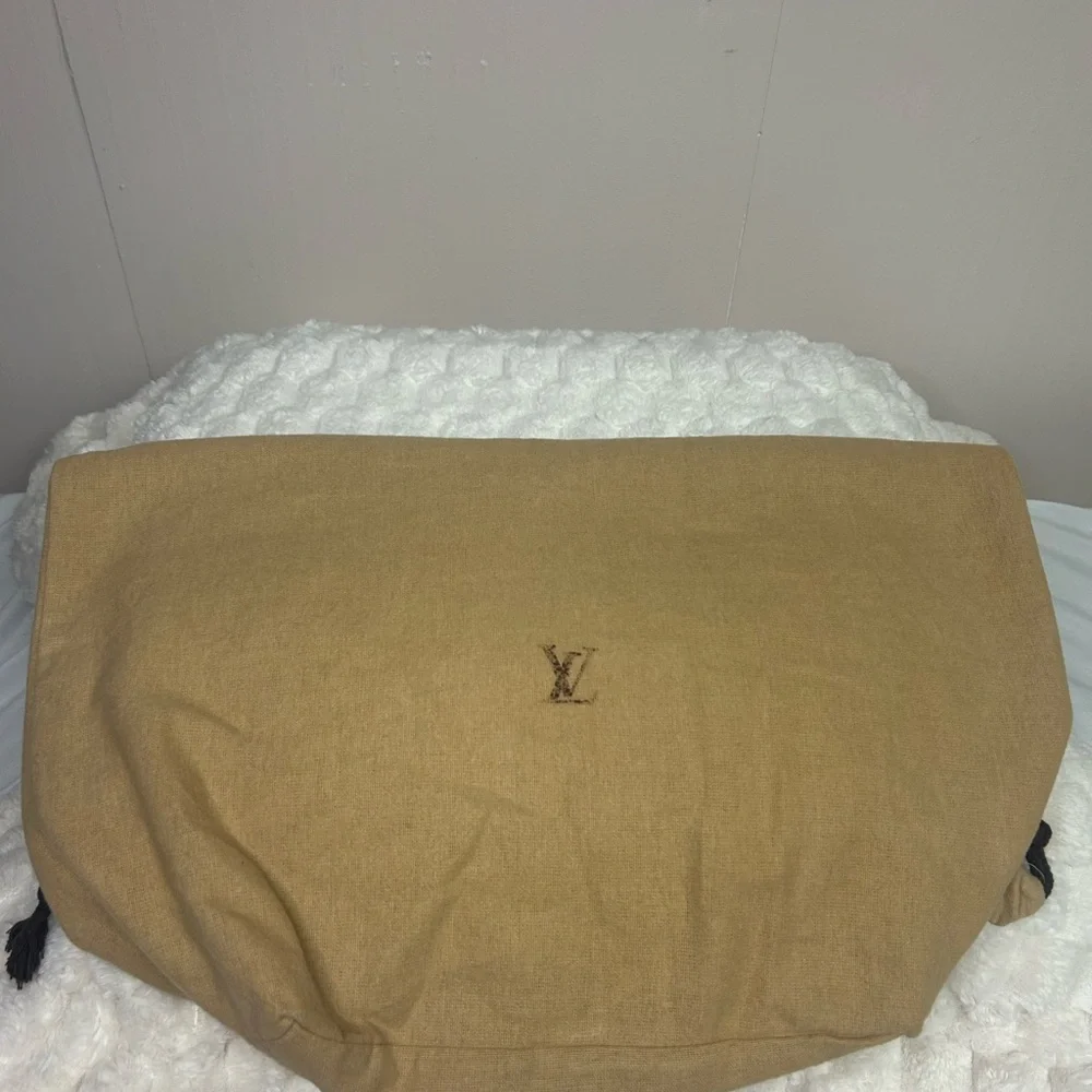 Louis Vuitton sophisticated louis